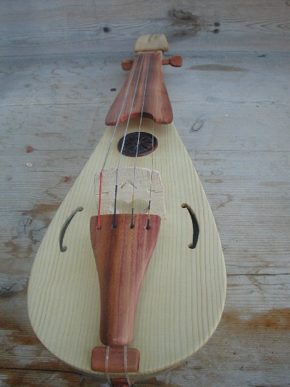 Rebec (Rabab) – Detail